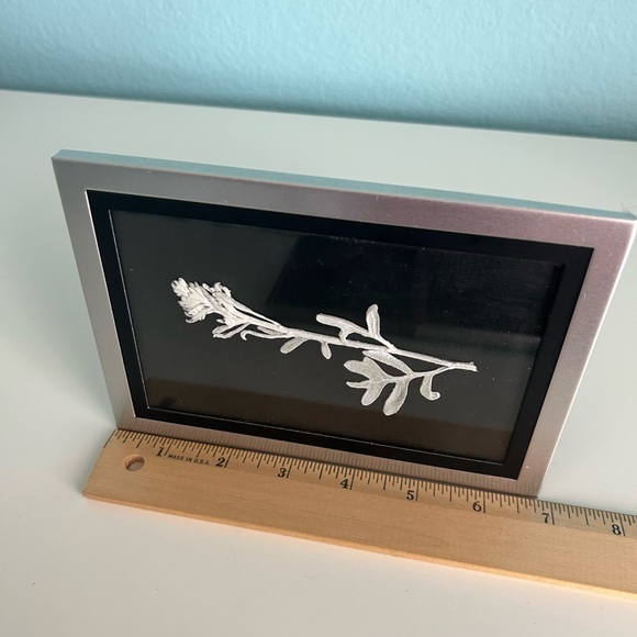 Handmade Home Décor- Pressed Dusty Miller in Silver Frames (Set of 4) - Picture 4 of 11